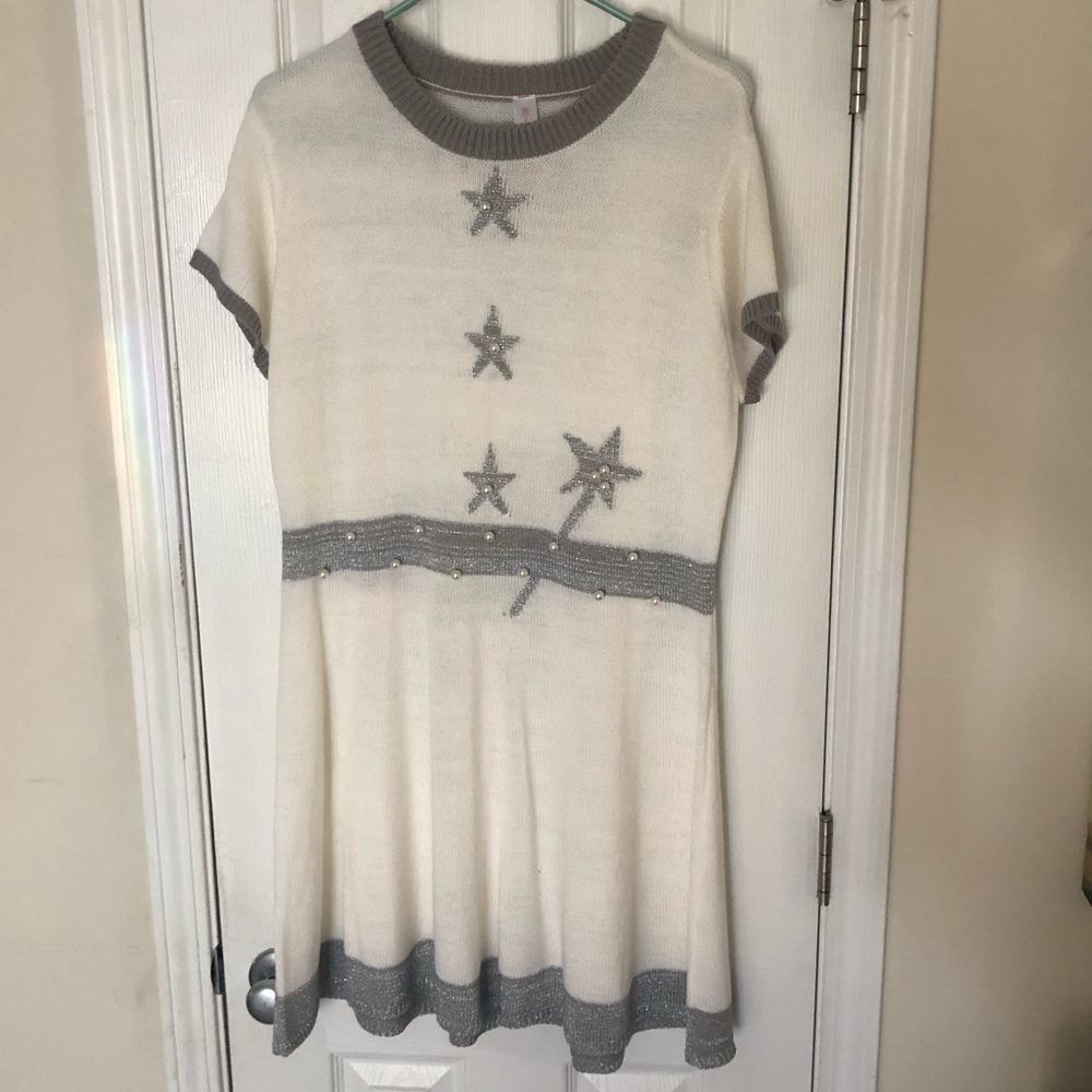 Sweater dress, no boundaries